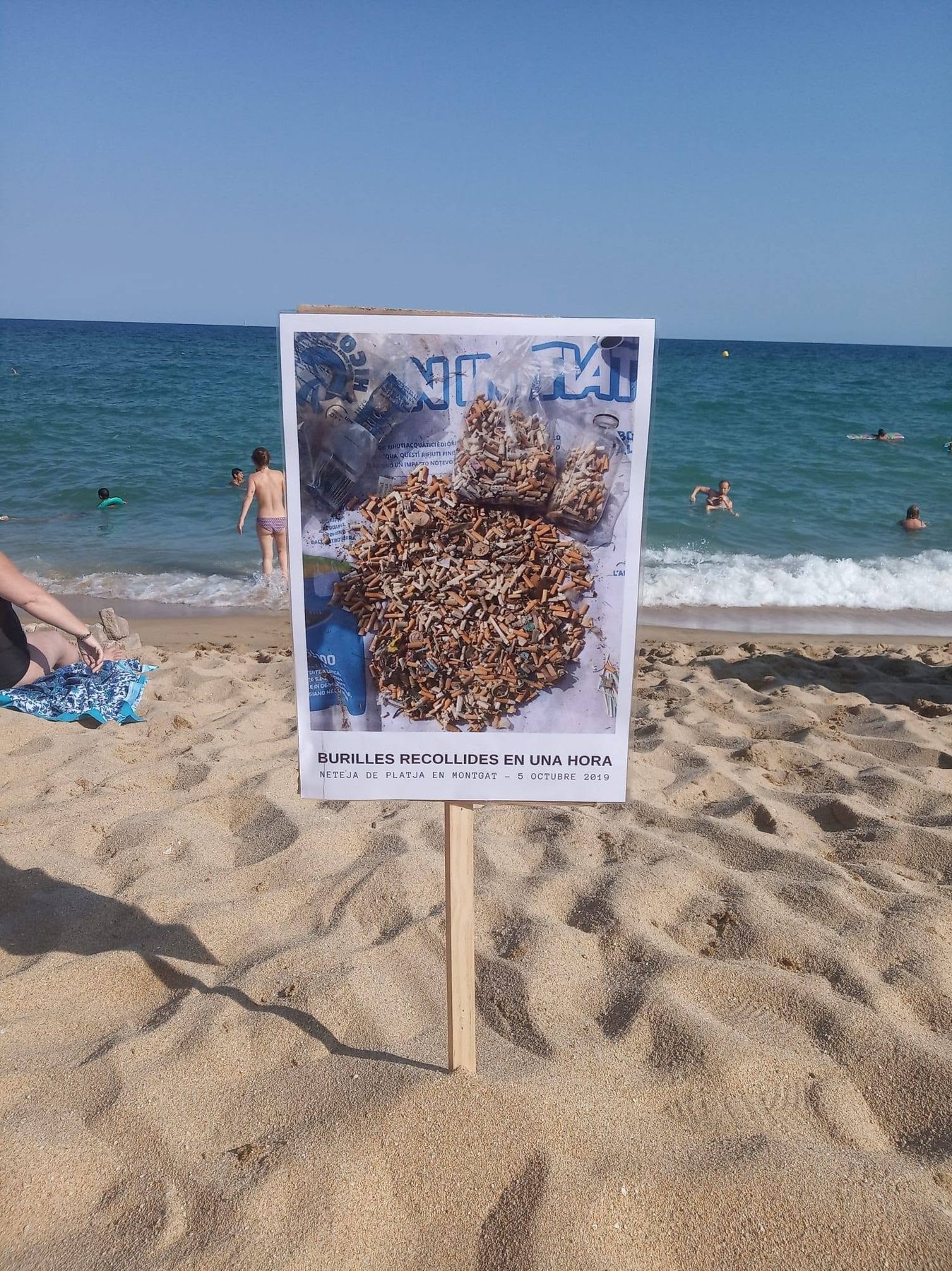 Cartell informatiu de sensibilització a la platja